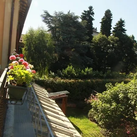 Nocleg ze śniadaniem Lisander And Terrace Seregno