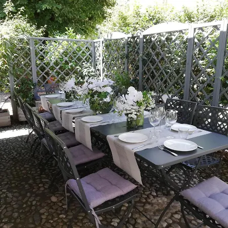 Lisander And Terrace Nocleg ze śniadaniem 4*