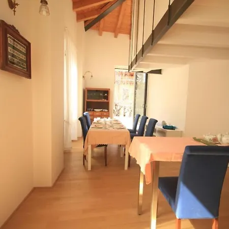 Lisander And Terrace Bed & Breakfast 4*